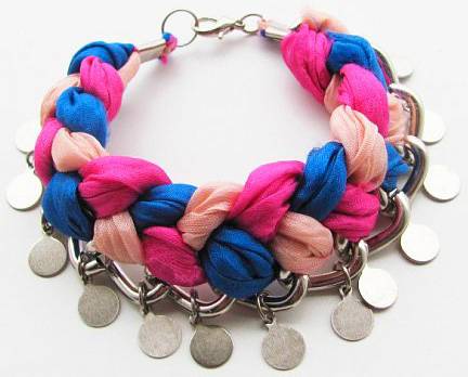 Pullu Fularlı Bileklik